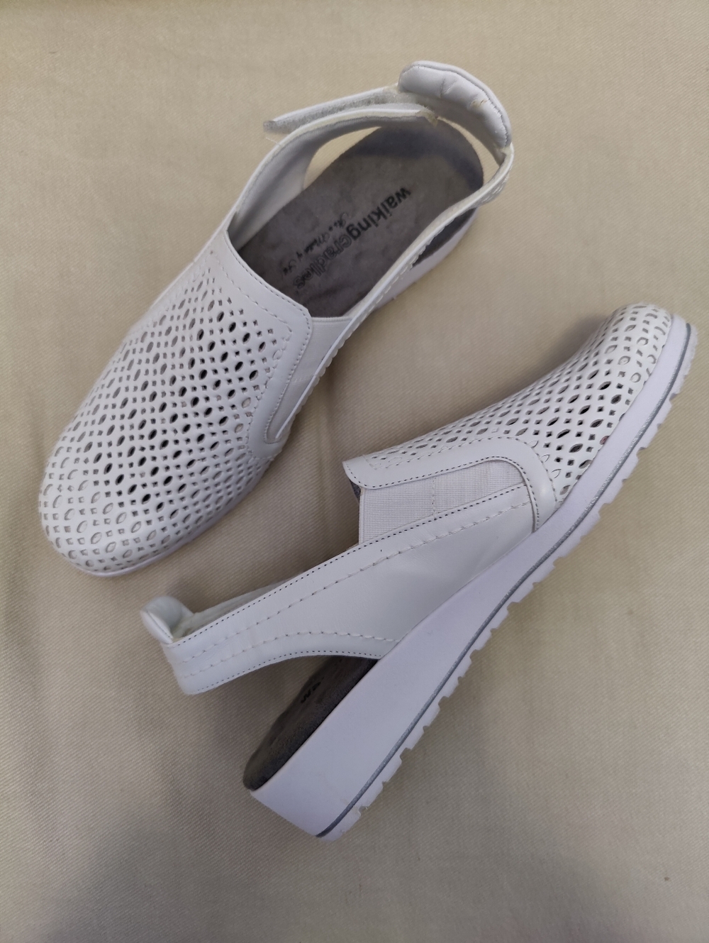 Walking Cradles White Perforated Slingback Mules Faulkner，Size 8.5N